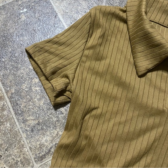 Ribbed Collared Short Sleeve Crop Top - Picture 5 of 7